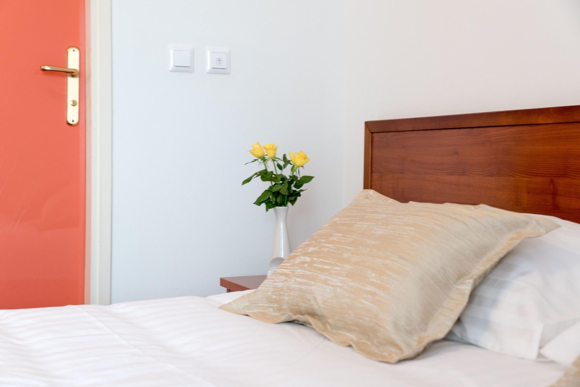 Hotel Krilo Jesenice  Zewnętrze zdjęcie