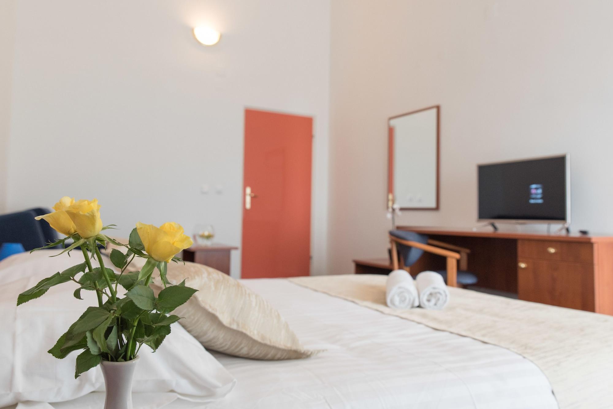 Hotel Krilo Jesenice  Zewnętrze zdjęcie